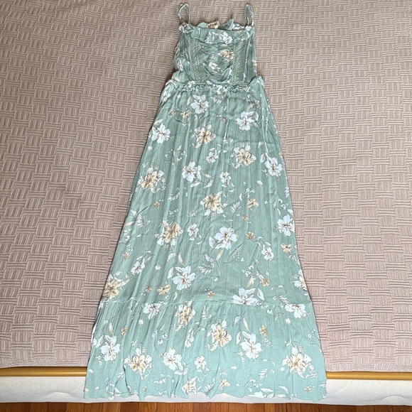 Promesa Sage Green Floral Maxi Dress with White and Yellow Flowers - Picture 4 of 10